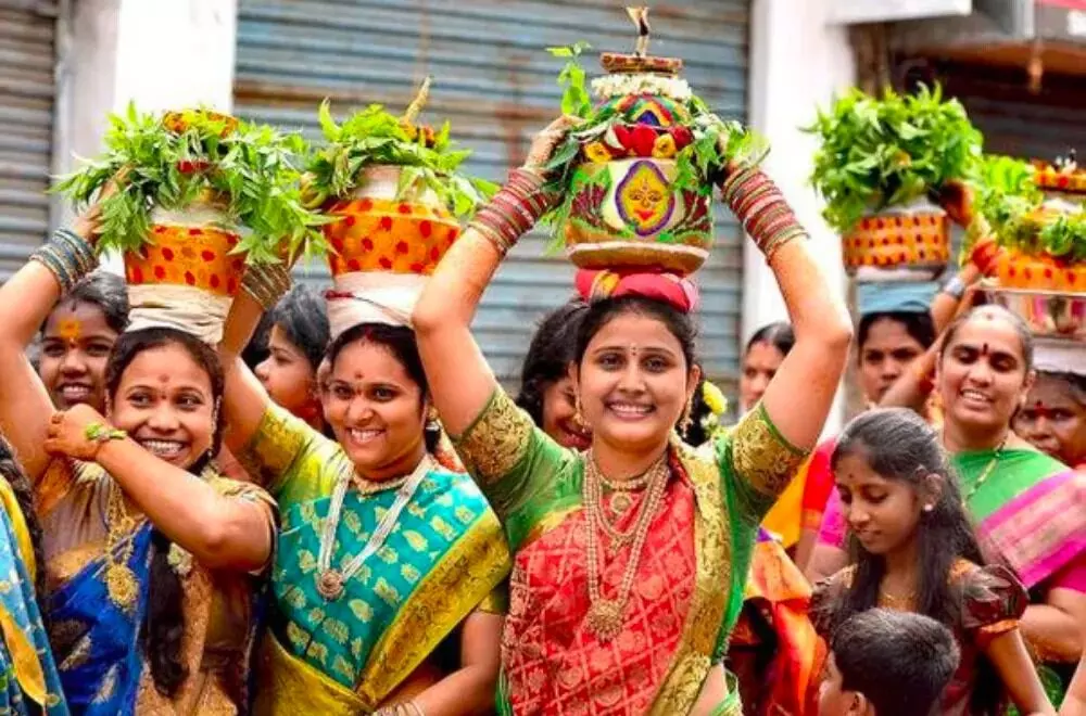 Eluru local News :కొల్లేటికోట పెద్దింట్లమ్మ దేవస్థానం–జాతర మహోత్సవాలు ఘనంగా ప్రారంభం