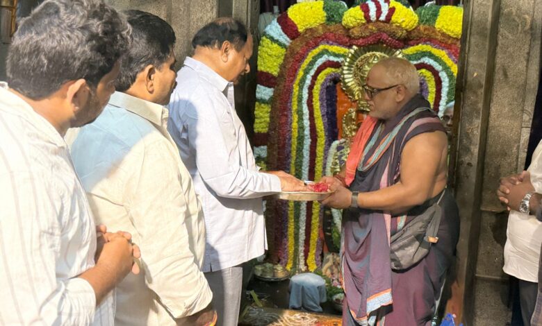 ADDHAMKI NEWS:సింగరకొండ క్షేత్రంలో కరణం బలరామ్ పూజలు- వైభవంగా 71వ వార్షికోత్సవ తిరుణాల ADDHAMKI NEWS