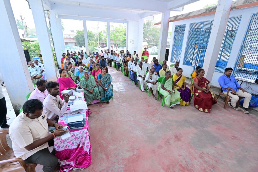 JILLELLAMUDI NEWS:జిళ్ళెళ్ళమూడిలో రాజముద్రతో కూడిన పట్టాదారు పాస్ పుస్తకాలు పంపిణీ చేసిన - ఎమ్మెల్యే శ్రీ వేగేశన నరేంద్ర వర్మ రాజు JILLELLAMUDI NEWS:జిళ్ళెళ్ళమూడిలో రాజముద్రతో కూడిన పట్టాదారు పాస్ పుస్తకాలు పంపిణీ చేసిన - ఎమ్మెల్యే శ్రీ వేగేశన నరేంద్ర వర్మ రాజు