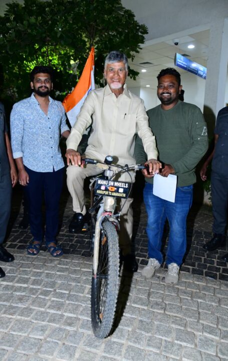 Amaravathi Local News :మహిళల భద్రత కోసం 700 కిలోమీటర్ల సైకిల్ యాత్ర-యువకుడి సంకల్పాన్ని అభినందిస్తూ సైకిల్ తొక్కిన సీఎం చంద్రబాబు