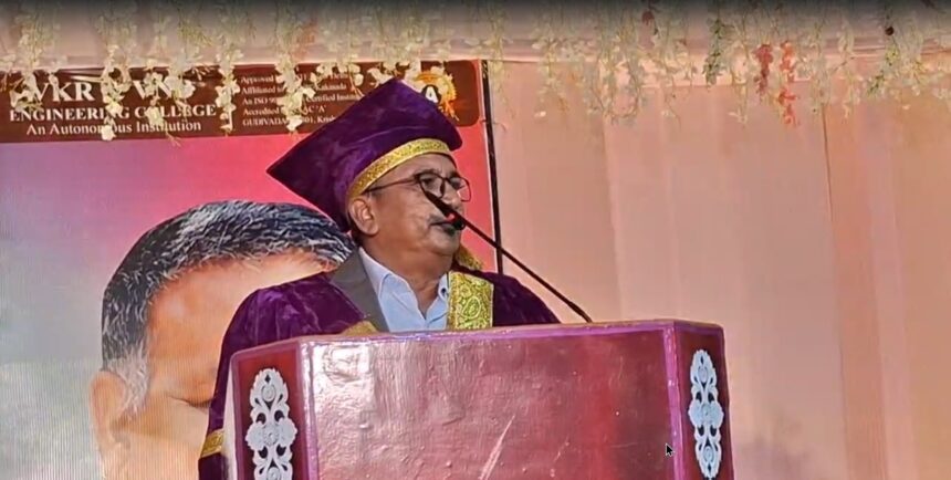 Graduation Day: గుడివాడ VKR కాలేజీలో 100% అద్భుతమైన గ్రాడ్యుయేషన్ డే వేడుకలు!