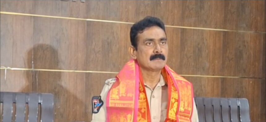Police Officer Resignation: విజయవాడలో 100% సంచలనం రేపిన డీఎస్పీ ప్రసాద్ రాజీనామా!